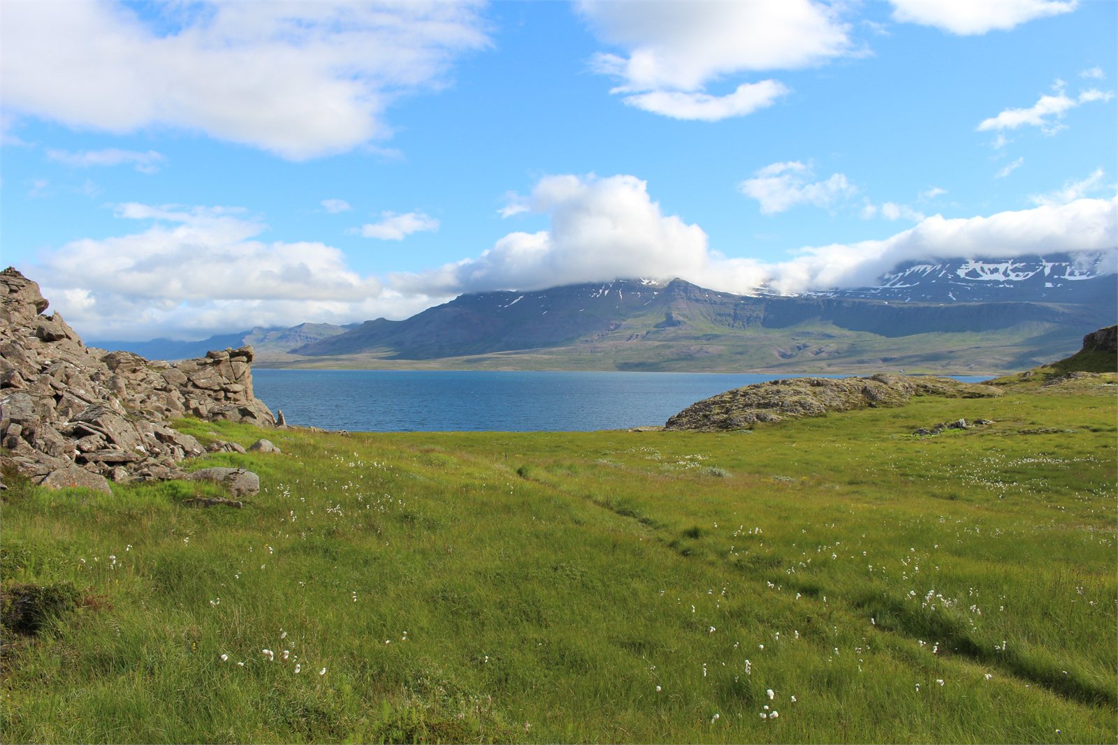 Hólmanes milli Eskifjarðar og Reyðarfjarðar