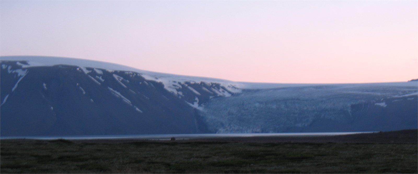 Hvítárvatn og Langjökull við tjaldsvæðið í Hvítárnesi