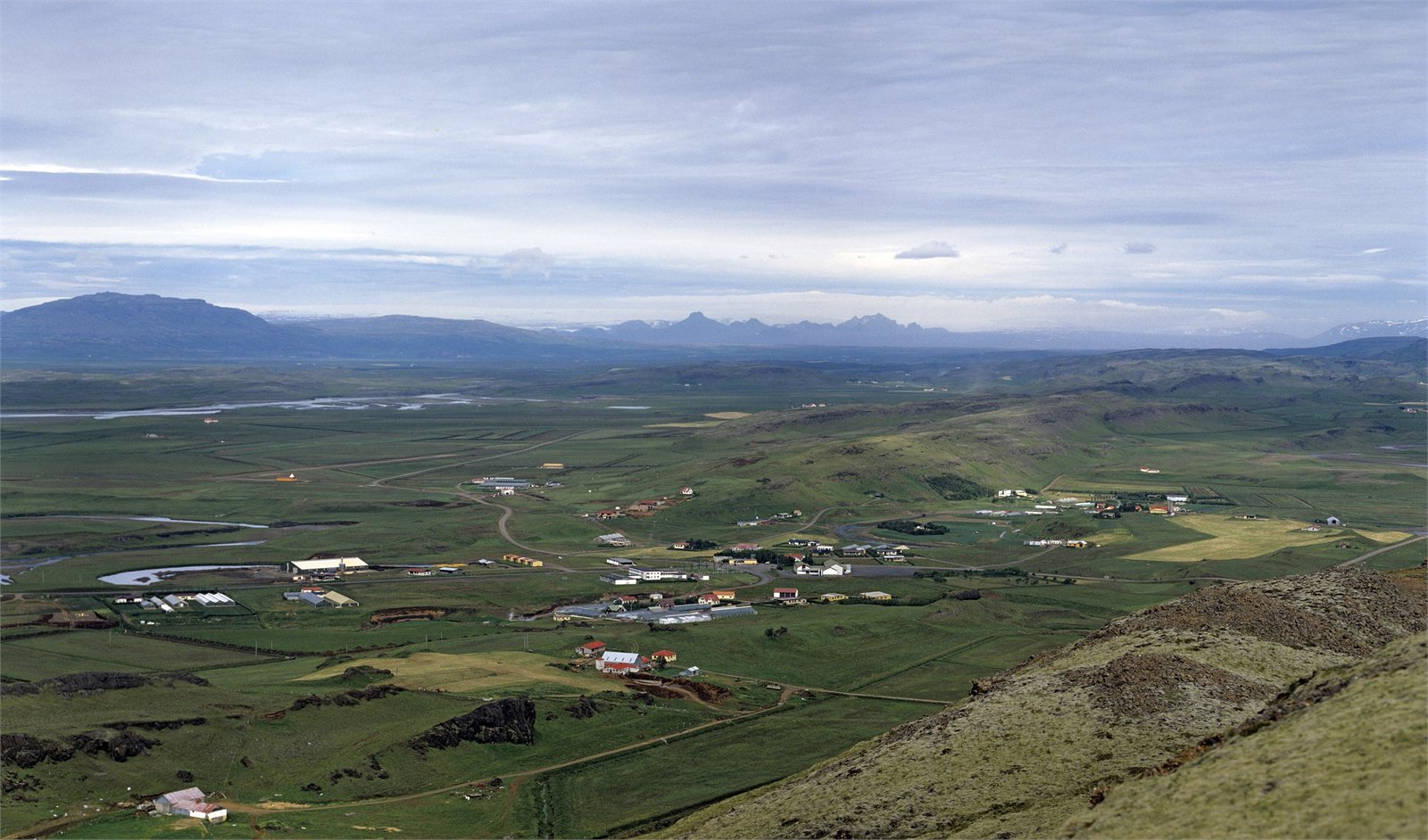 Yfirlitsmynd yfir Flúðir á Suðurlandi séð frá Miðfelli