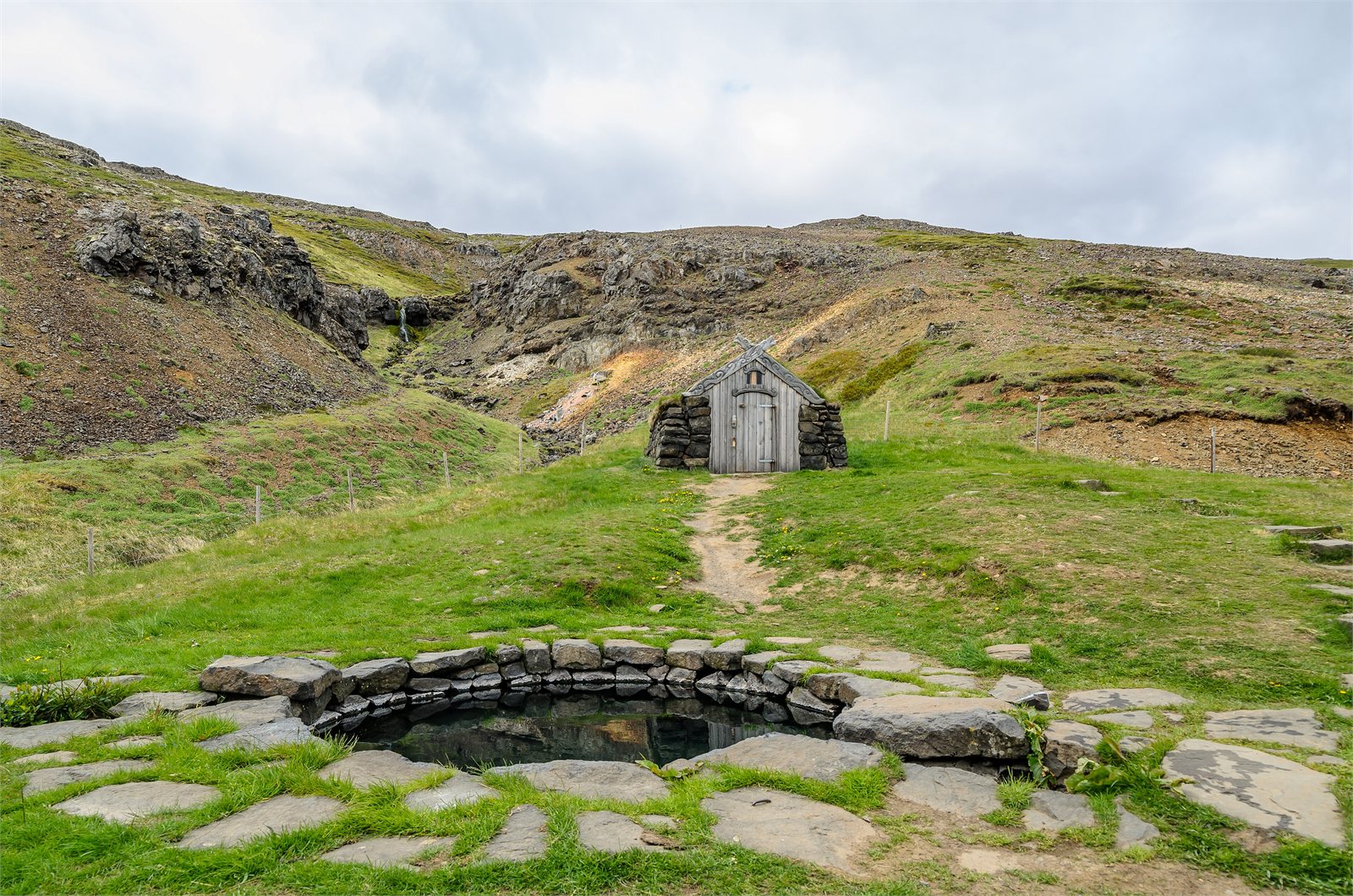 Guðrúnarlaug við Laugar í Sælingsdal í Dölum