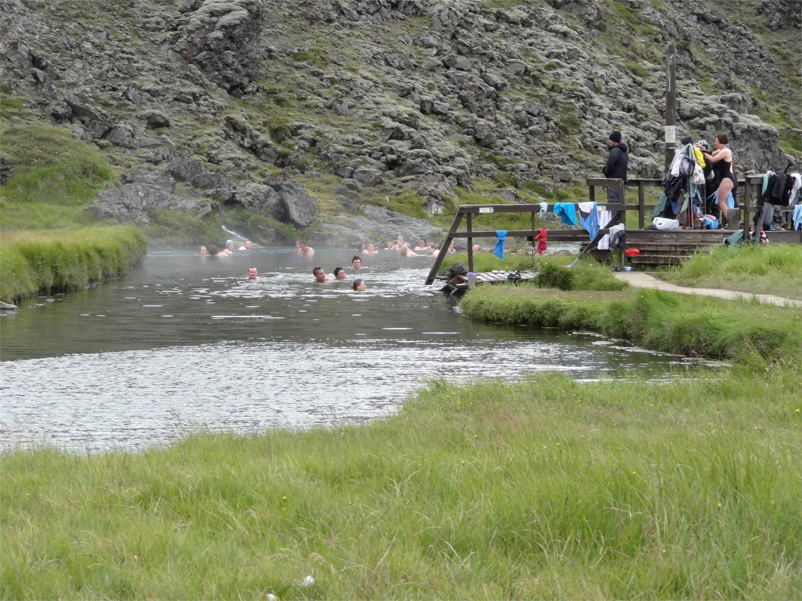 Heita náttúrulaugin í Landmannalaugum á íslenska hálendinu
