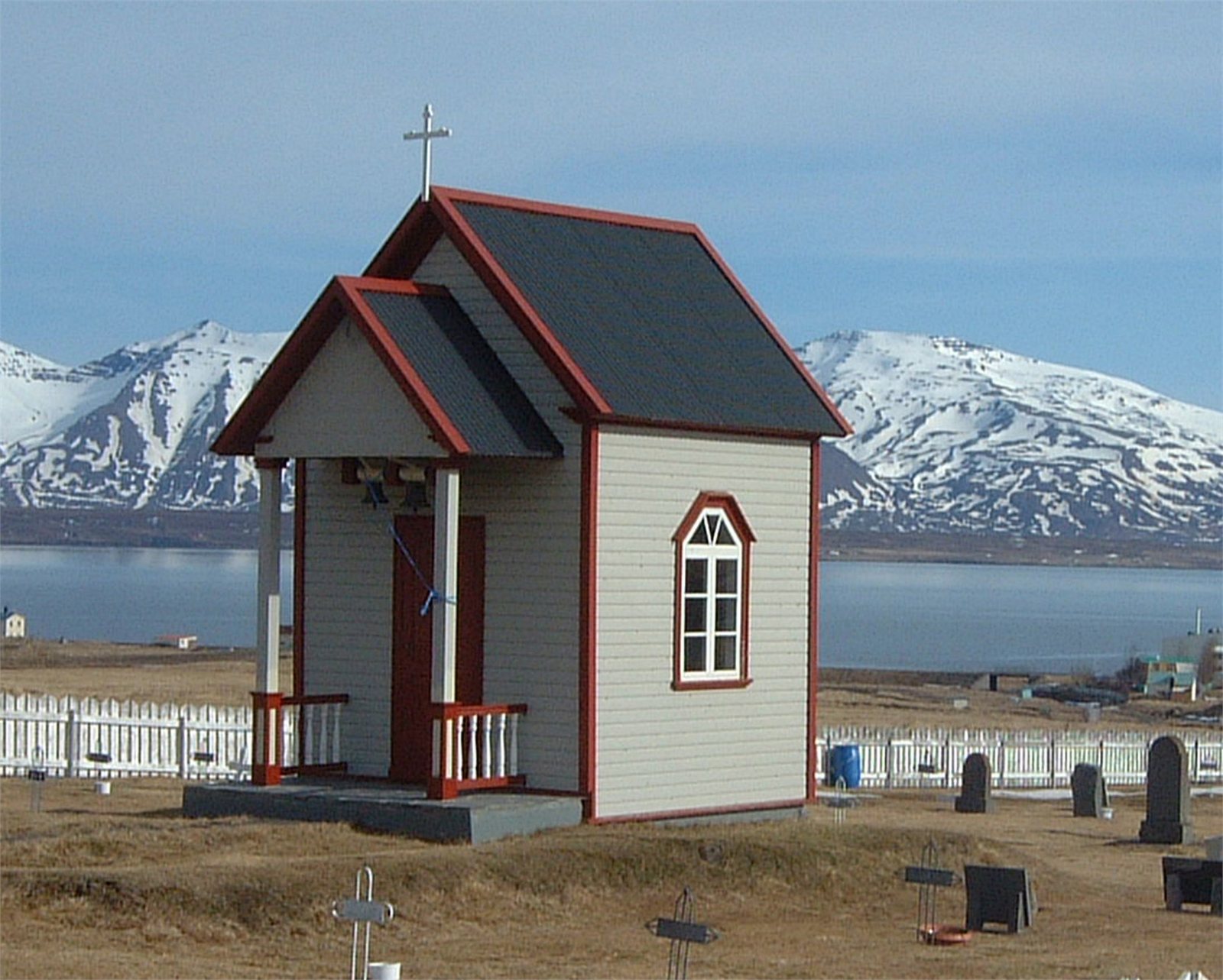 Upsakapella við gamla kirkjugarðinn á Dalvík