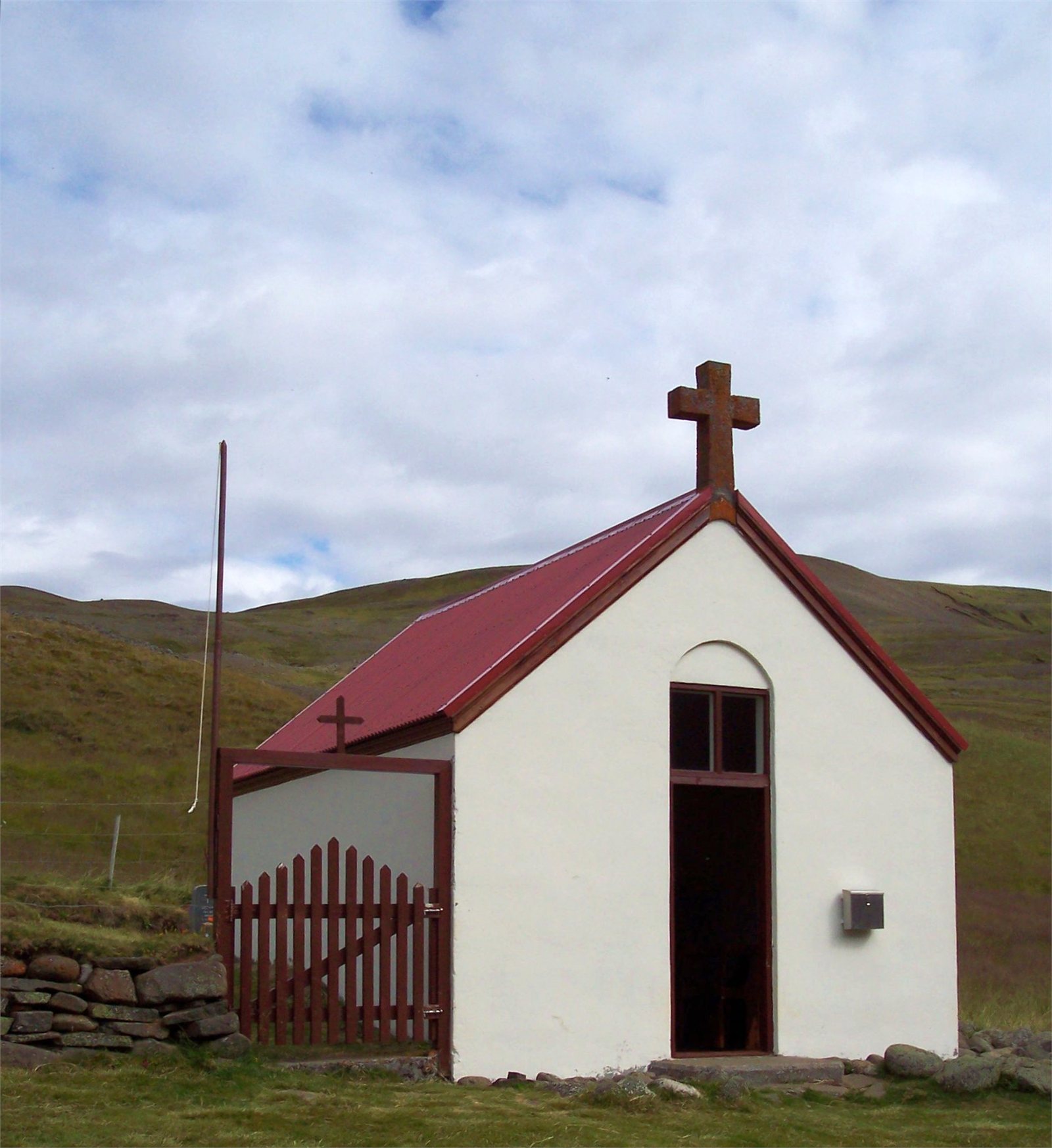 Ábæjarkirkja er í Mælifellsprestakalli í Skagafjarðarprófastsdæmi.  Ábær,  á eystri bakka Austari-Jökulsár, hefur verið í eyði síðan 1941.  Steinsteypt kirkja, sem var vígð 1922, stendur þar enn þá.