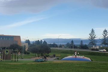 Kársnes Jumping Pillow